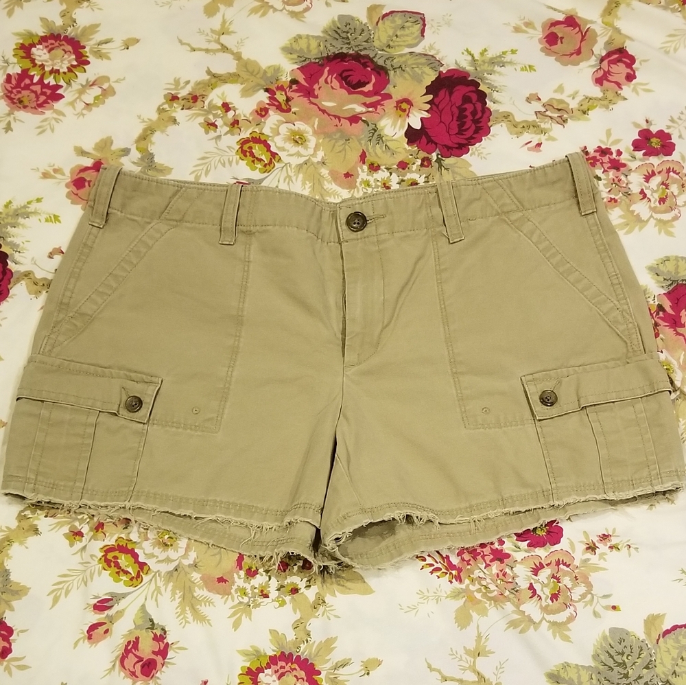 Gap khakis frayed cargo shorts size 6 tan